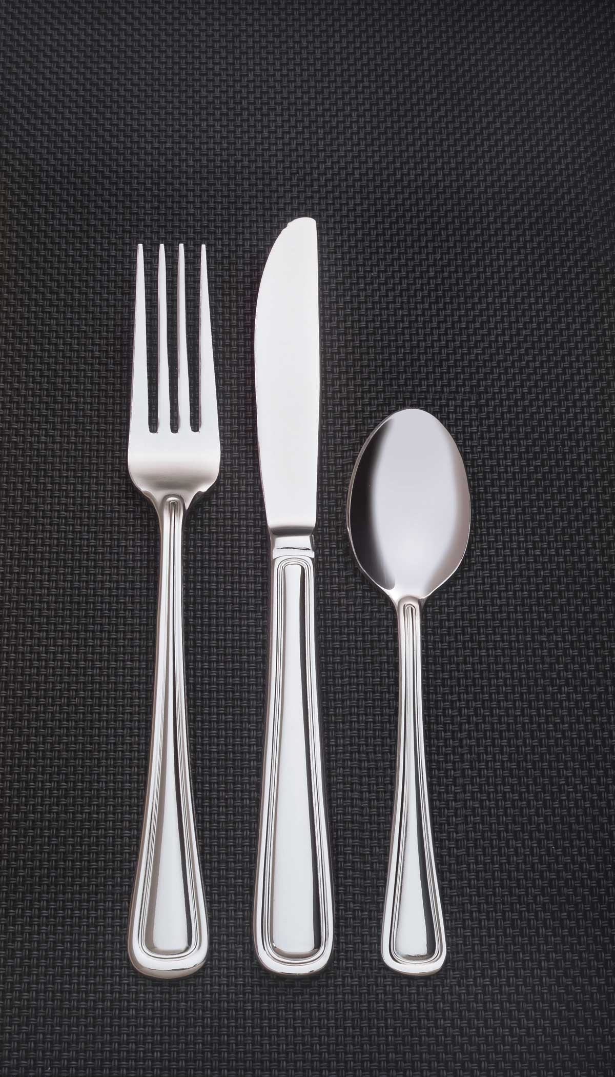 World Tableware Inc Classic Rim Dinner Knife P Blister -- 36 per case.