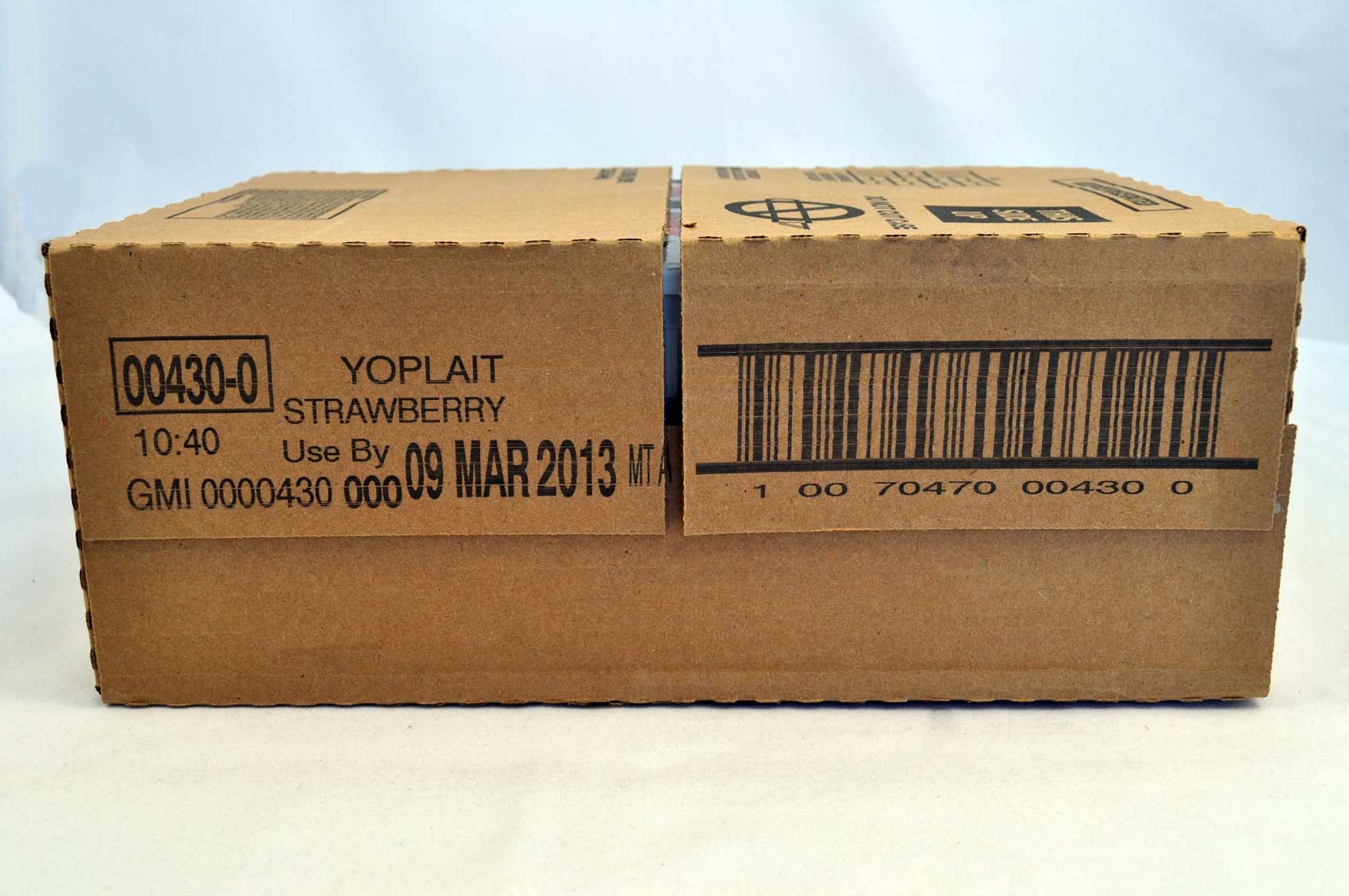 Yoplait Low Fat Creamy Strawberry Yogurt, 32 Ounce -- 6 per case.