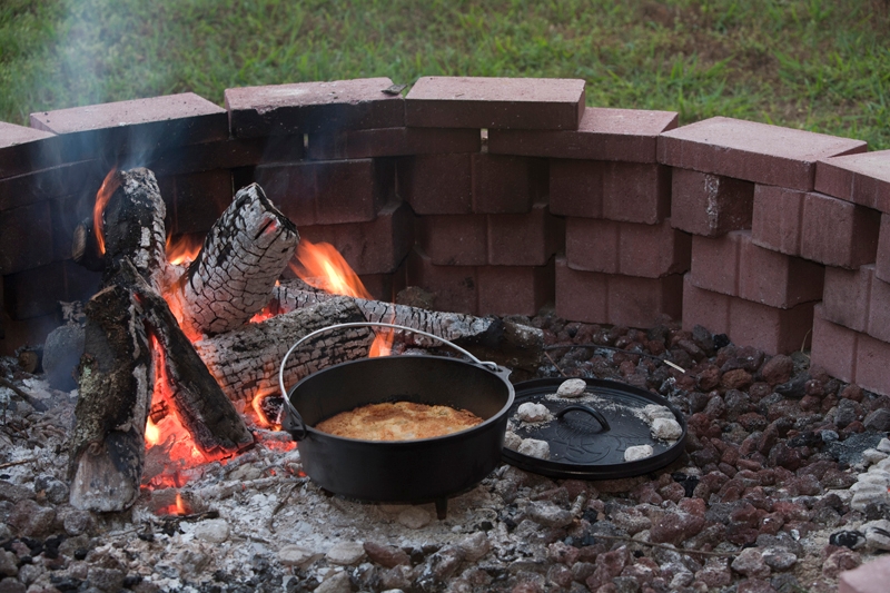 Lodge Boy Scout Camp Dutch Oven, 12 inch.