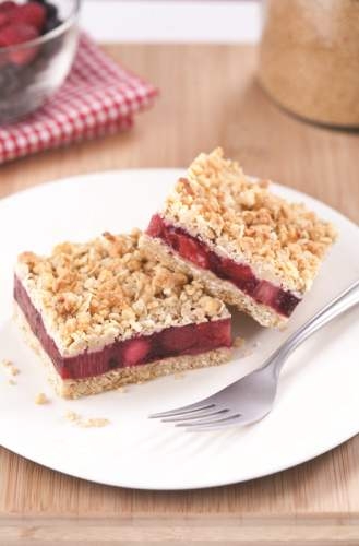 The Original Cakerie Triple Berry Crumble Dessert Bar -- 2 per case.