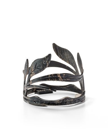 Hollowick Wrought Metal Leaf Ring Base, 2 3/4 x 3 1/8 x 3 1/8 inch.