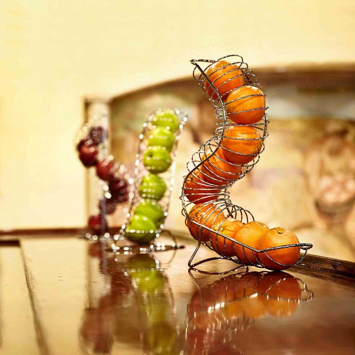 Tablecraft Chrome Plated Wire Curved Fruit Basket, 14.5 x 6.25 x 18 inch