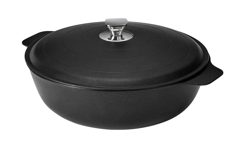 Rosseto Cooklite Black Cast Aluminum Coated Casserole with Lid, 4.75 Quart Capacity