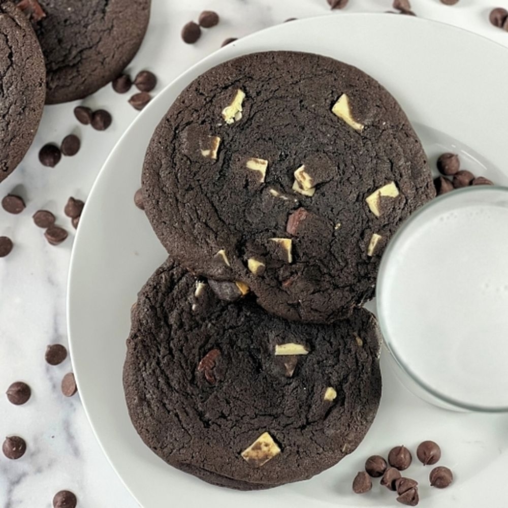 Double Chocolate White Chunk Cookie Dough Puck