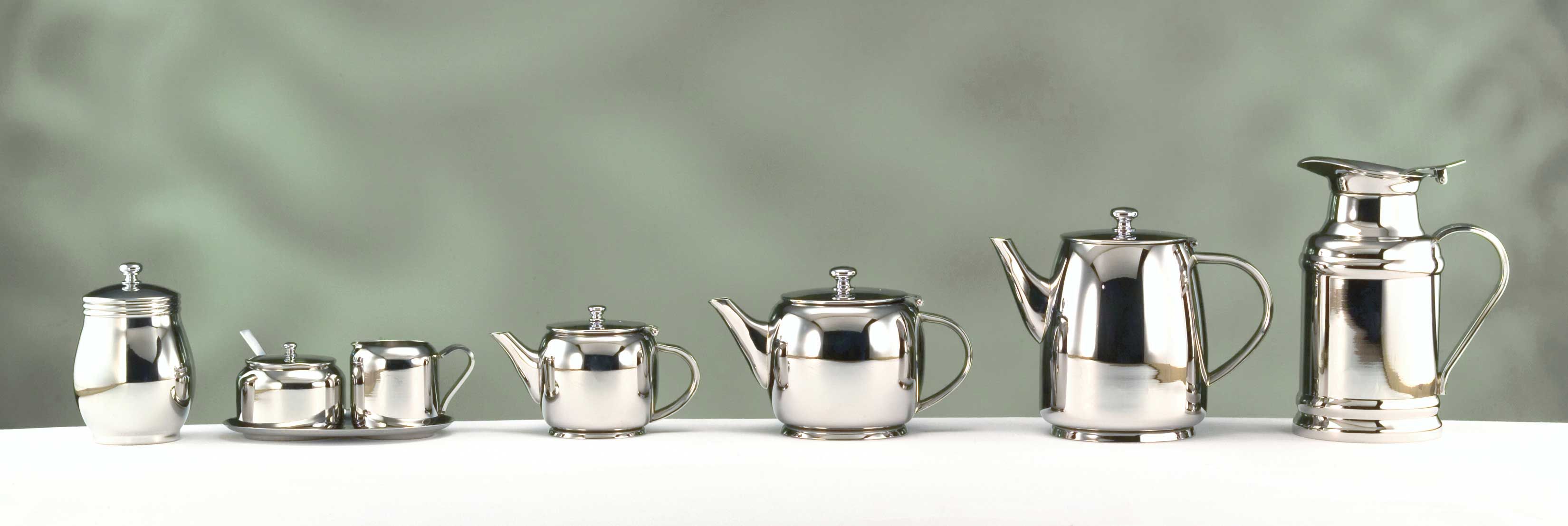 World Tableware Belle Ii Stainless Teapot, 20 Ounce