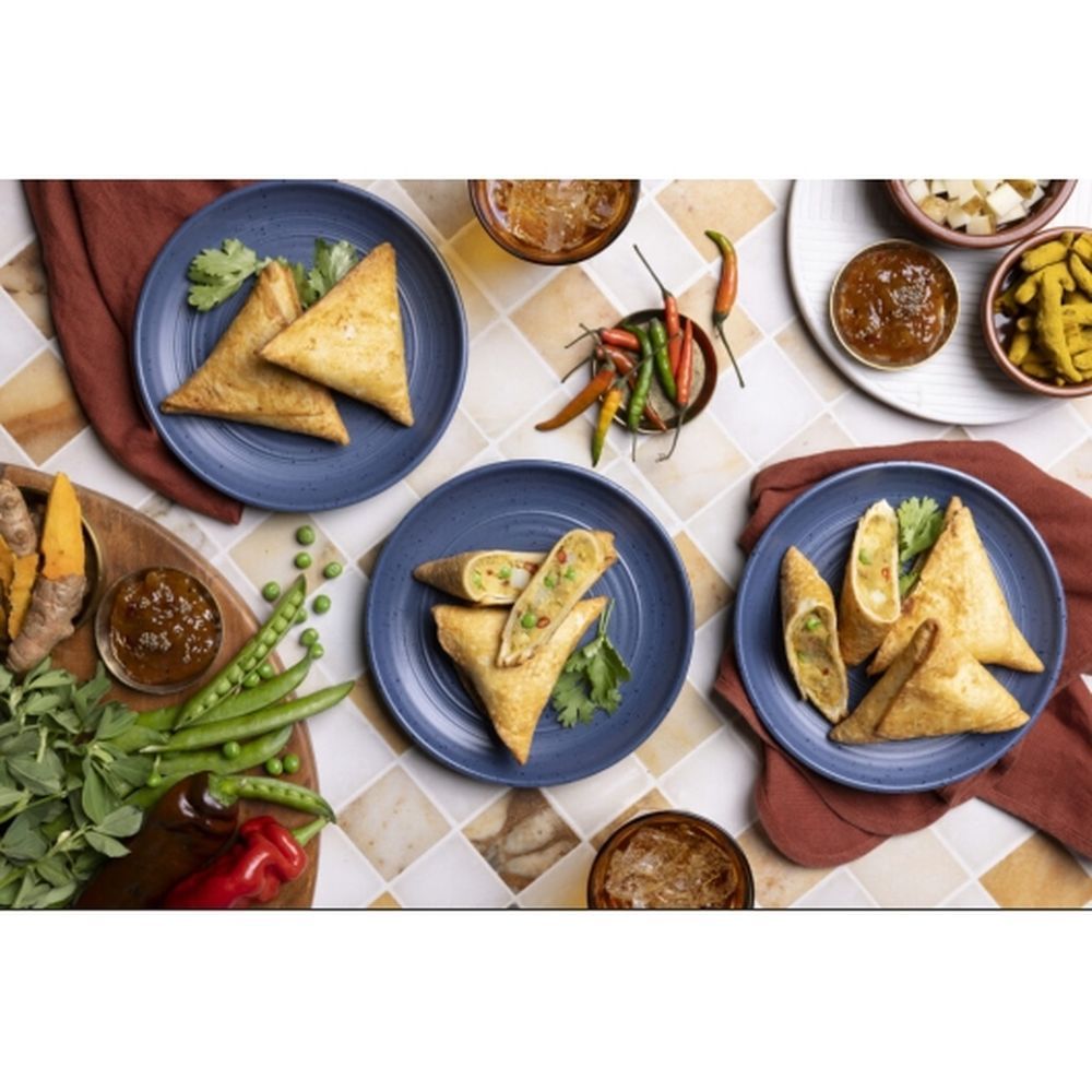 Nana's Kitchen Traditional Veggie Samosa Turnover, 8.81 Pound