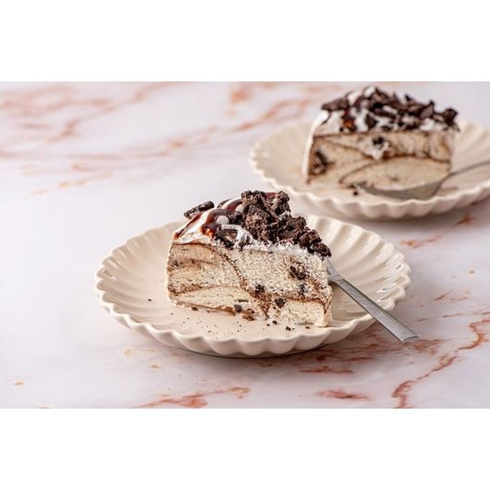 Jon Donaire 8 inch Cookies and Crème Ice Cream Cake, 1.894 Pound -- 4 per case